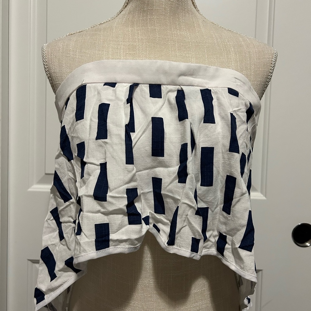 Chic White and Navy Patterned Crop Top
